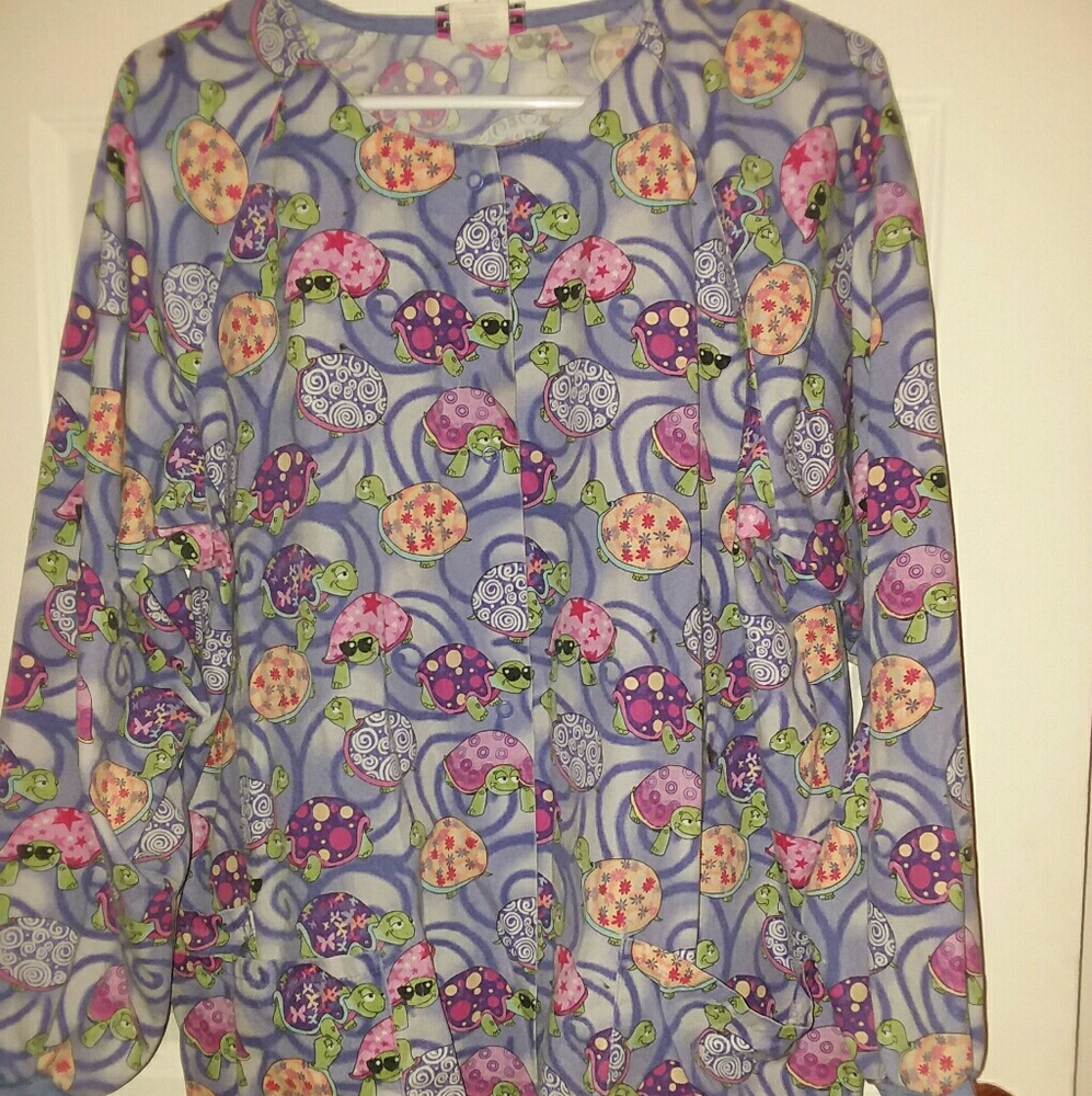 Long sleeve scrub top