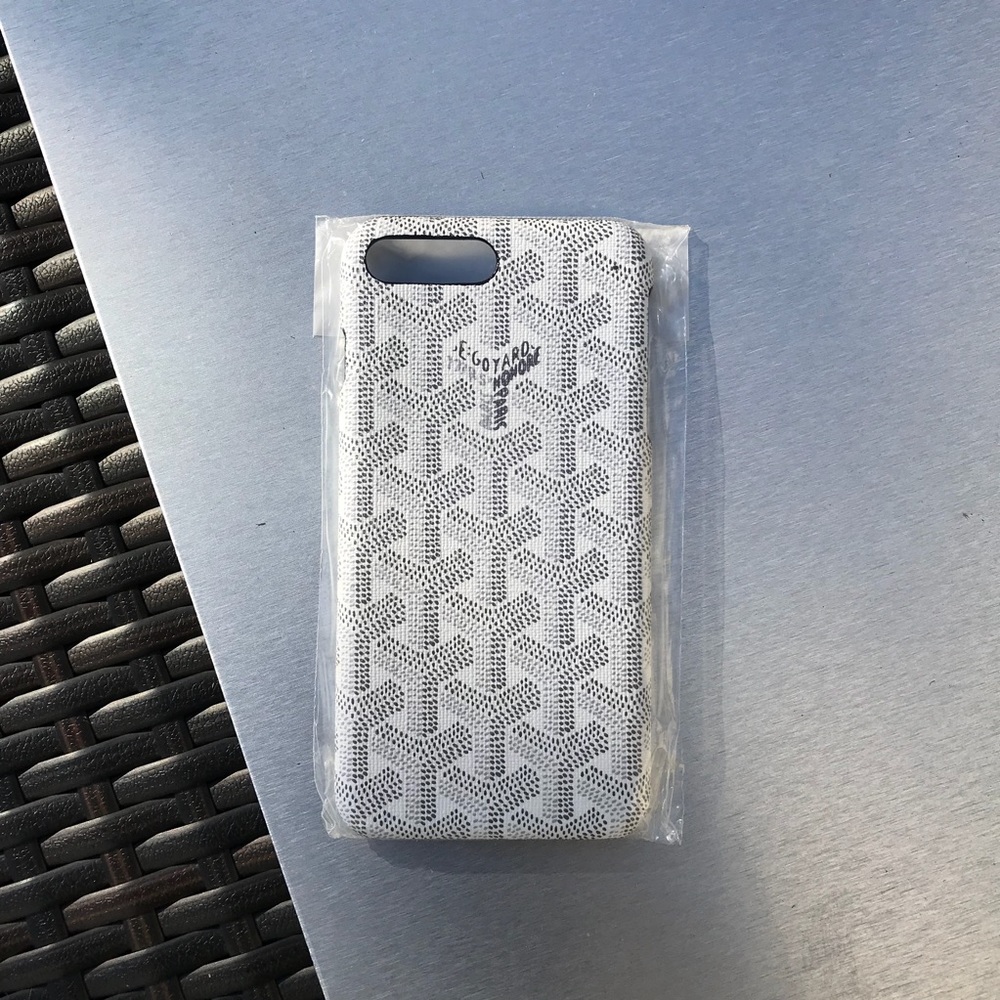 *SOLD ON MECARI* iPhone 7plus Goyard Phone Case
