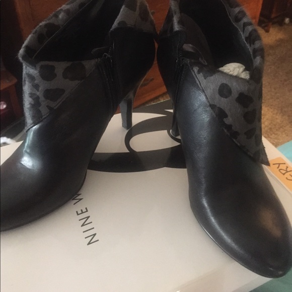 Black calf skin leather shoe booties  w/ heel new in box - Picture 3 of 7