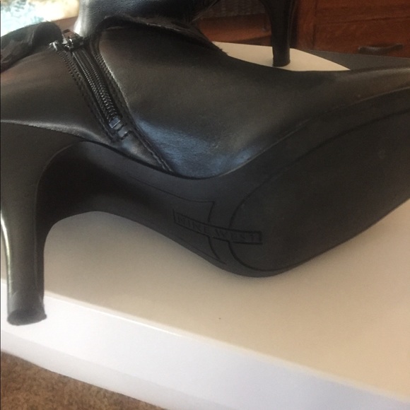 Black calf skin leather shoe booties  w/ heel new in box - Picture 4 of 7