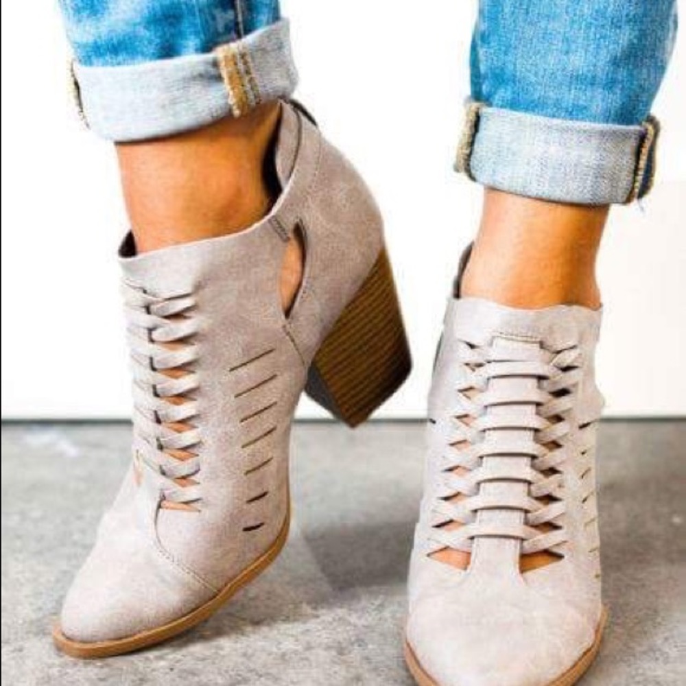 🆕LAST ONE 💔 Taryn Vegan Leather Booties in Gray - Picture 2 of 4