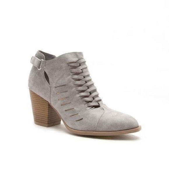 🆕LAST ONE 💔 Taryn Vegan Leather Booties in Gray - Picture 4 of 4