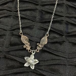 Flower necklace