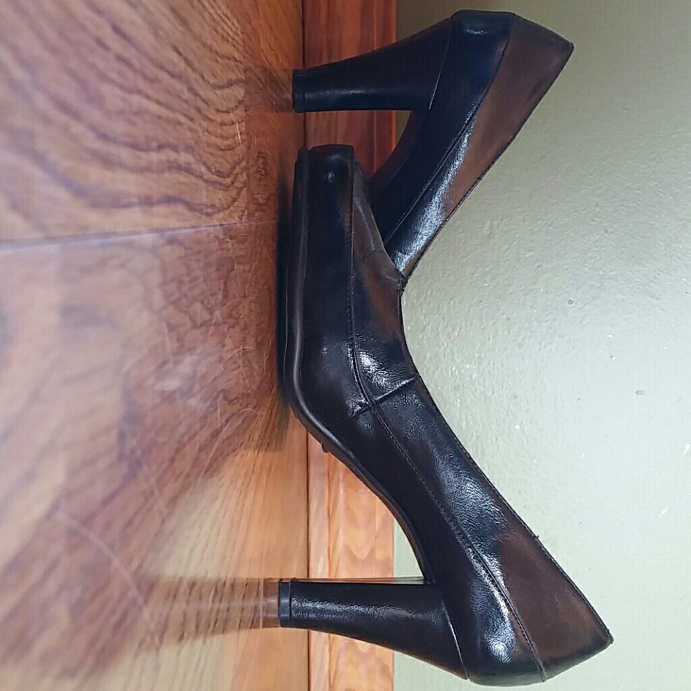 Peep toed black pumps, 10 M