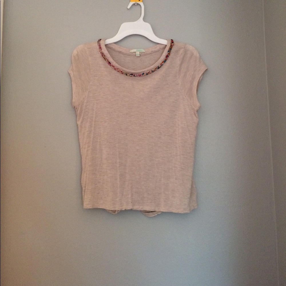 Cream tee with loophole back  by Chord