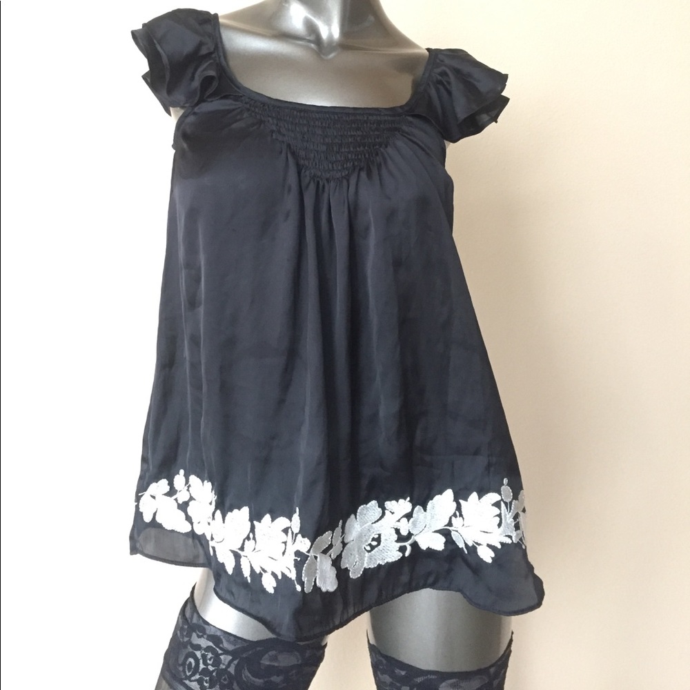 Brand New Bizz shirt! In excellent condition 🌹