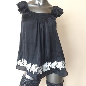 Brand New Bizz shirt! In excellent condition 🌹