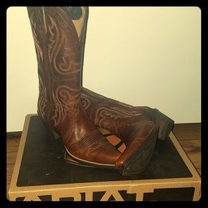 Ariat cowgirl boots