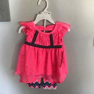 Short sleeve top & printed leggings