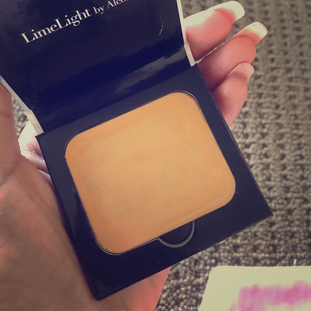 Limelight Botanical foundation