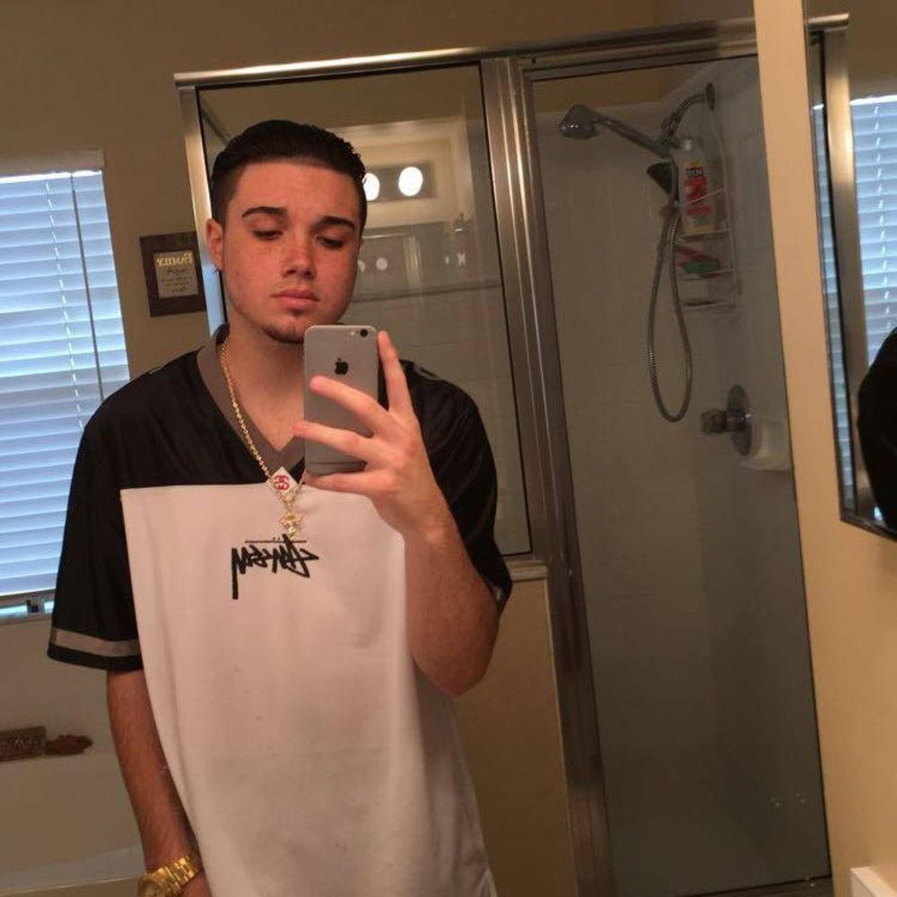 Meet your Posher, Javier