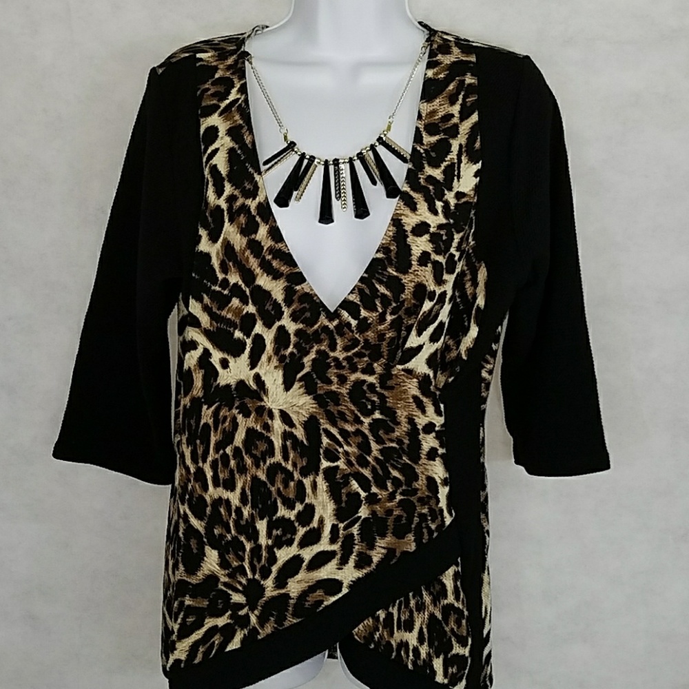Plus-Size leopard top with necklace by Libian