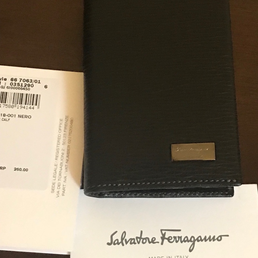 🔥Salvatore Ferragamo Stamped Calf Card Wallet.🔥