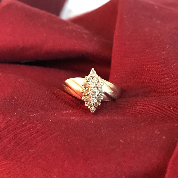 14k Gold Ring w/ 15-Diamonds - Picture 1 of 3