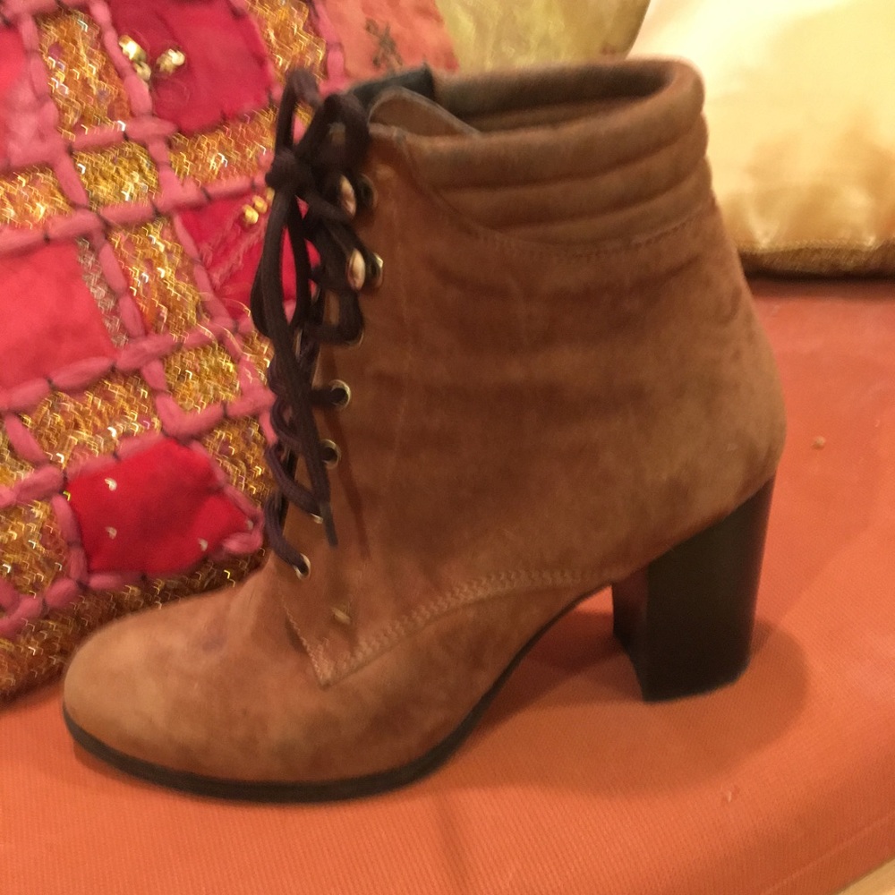 Paola Ferri booties by Alba Moda.