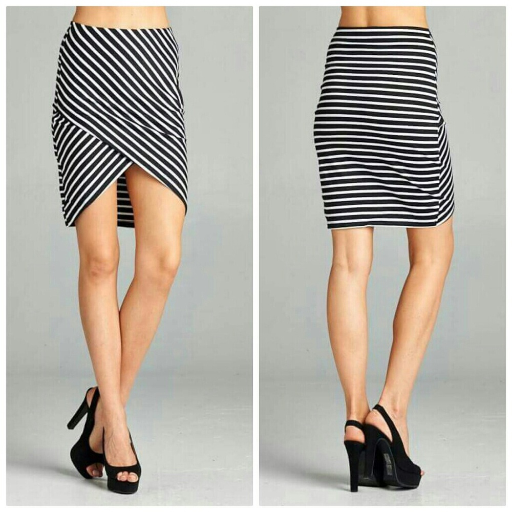 Black/white stripped skirt