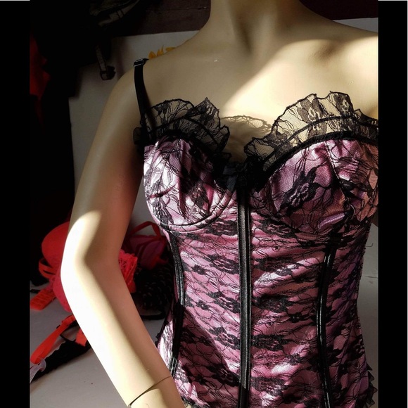 Lingerie - Picture 1 of 4