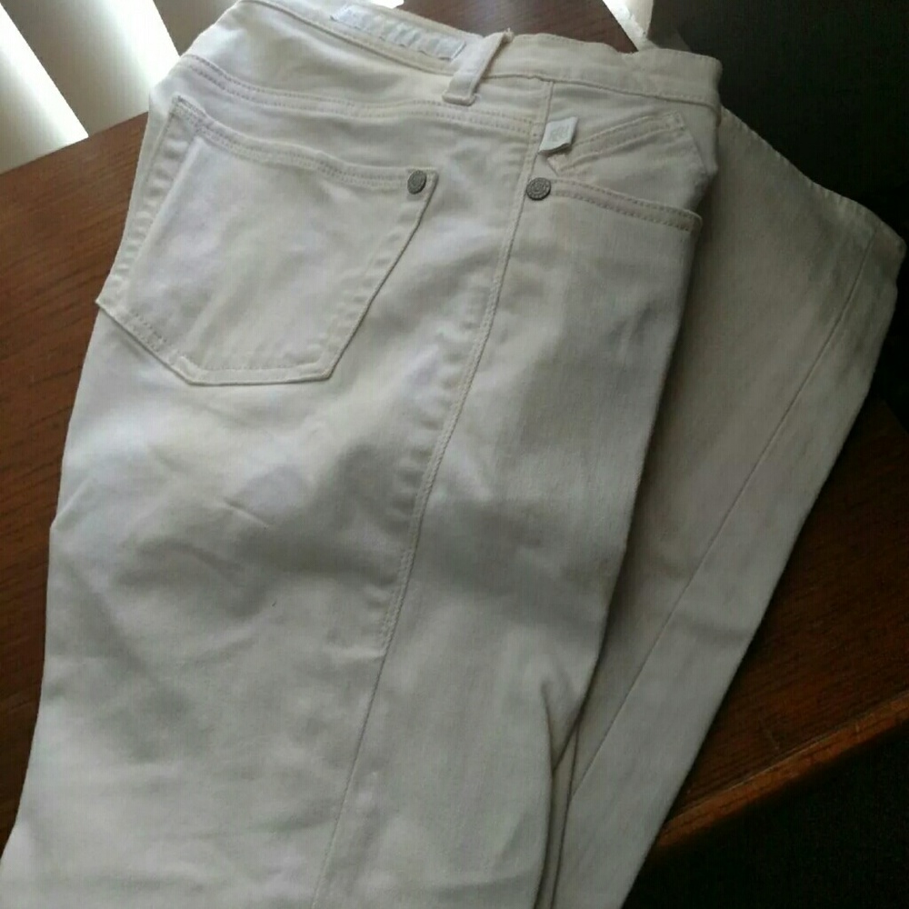 Rock and Republic winter white jeans