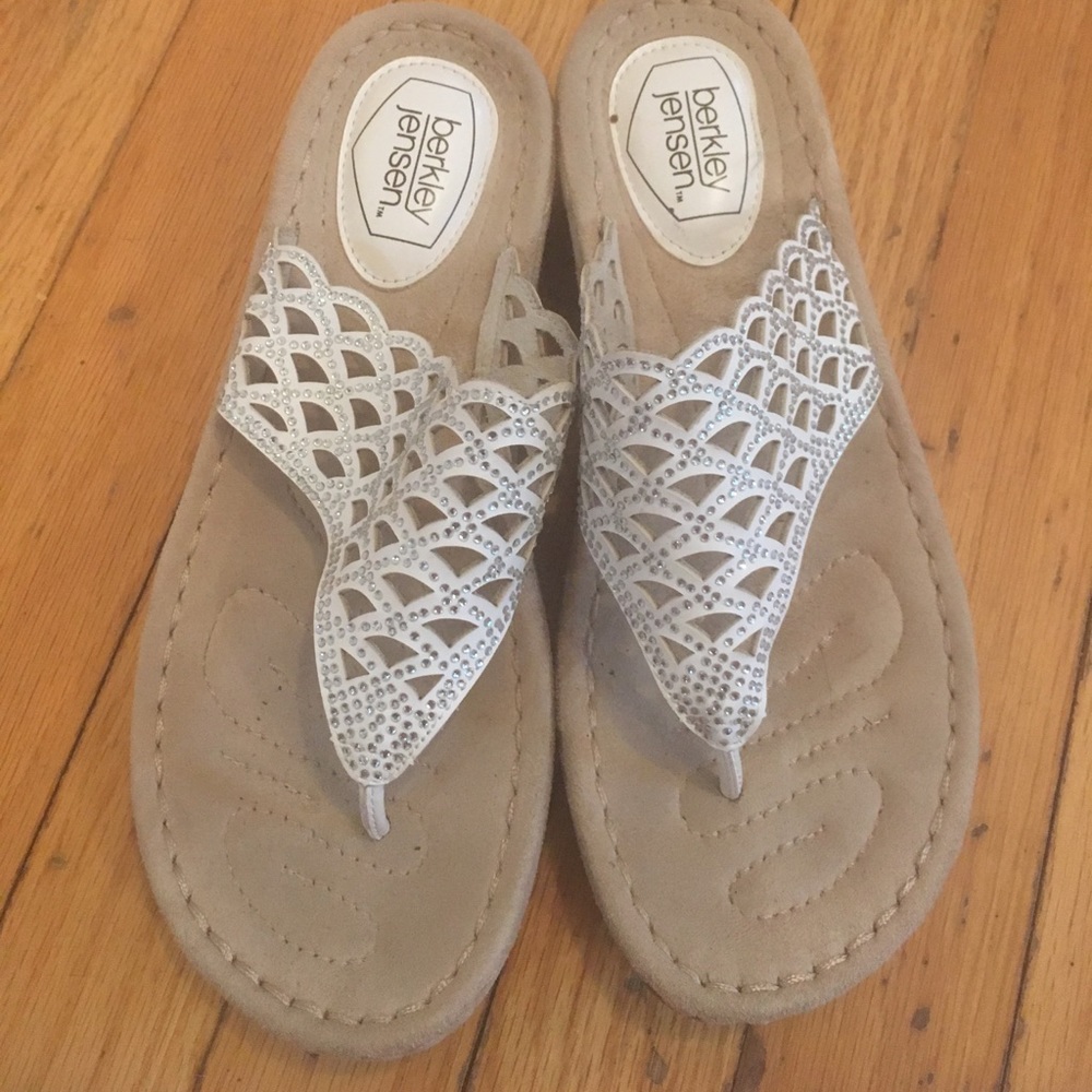 WHITE SANDALS 1'heel