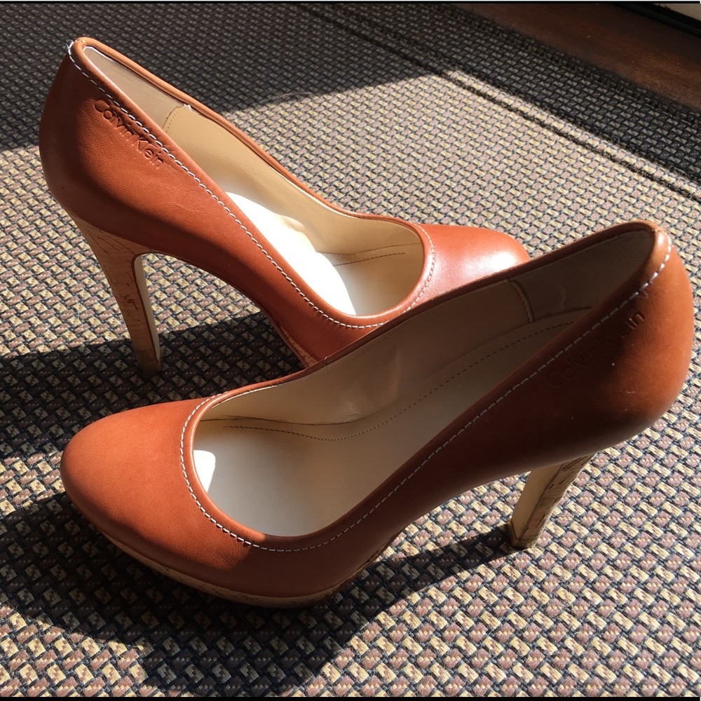 Calvin Klein leather brown/tan heel platform pumps