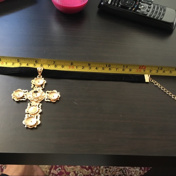 VELVET CROSS CHOCKER - Picture 3 of 7