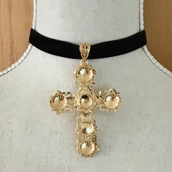 VELVET CROSS CHOCKER - Picture 7 of 7