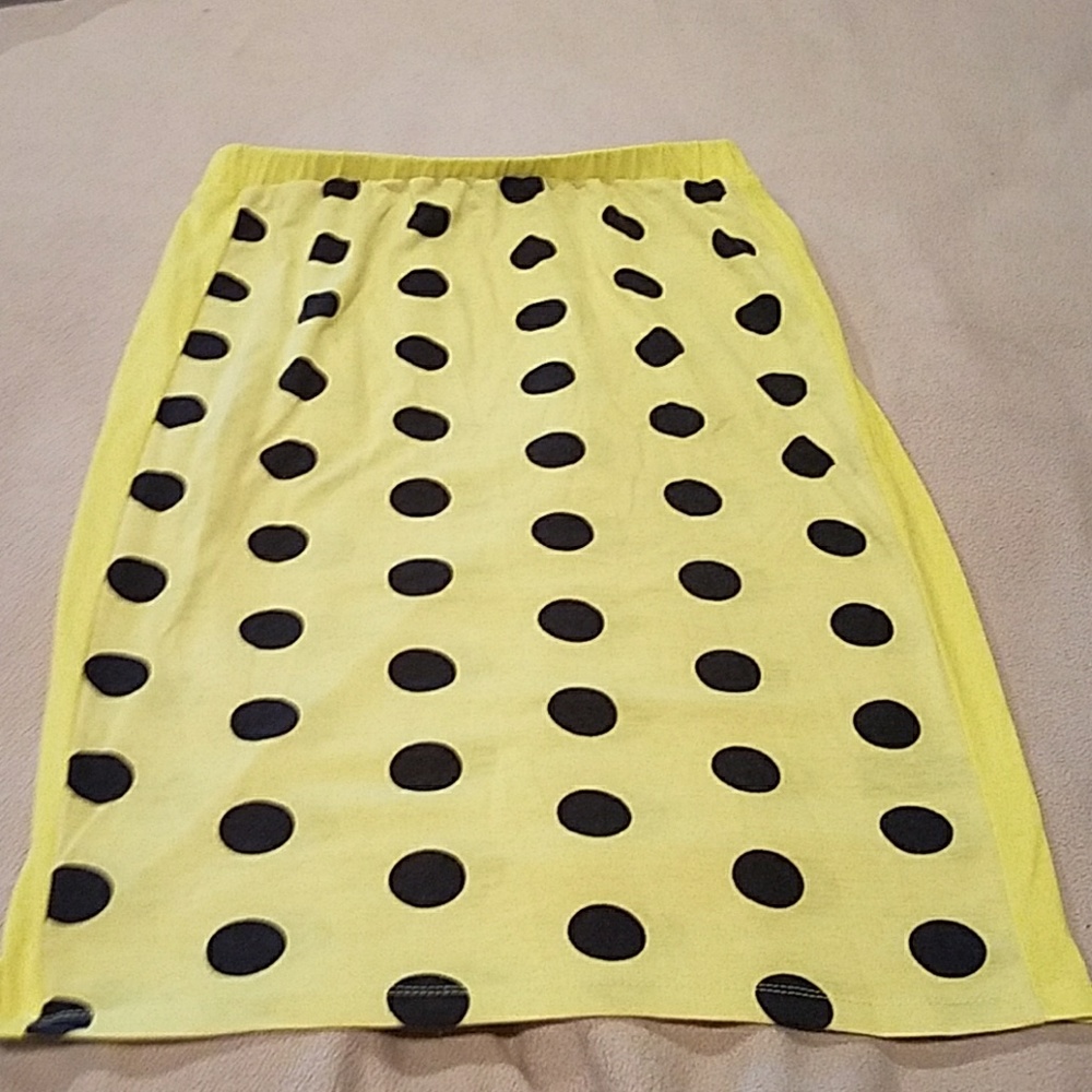 Knee length neon yellow skirt with polka dots