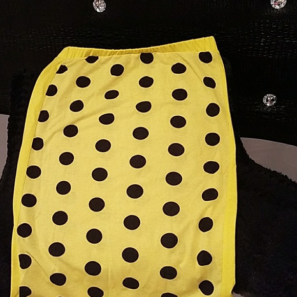 Knee length neon yellow skirt with polka dots - Picture 2 of 3