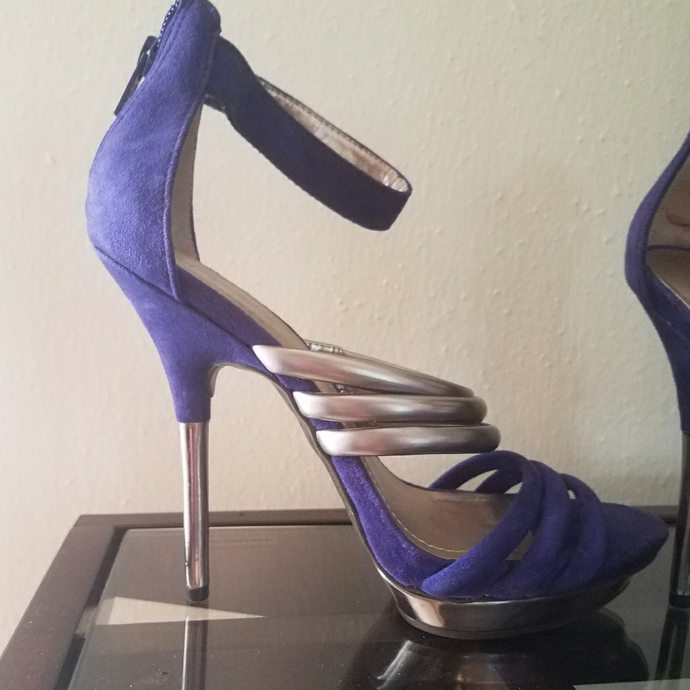 Sz7 BCBG Paris Suade Heels