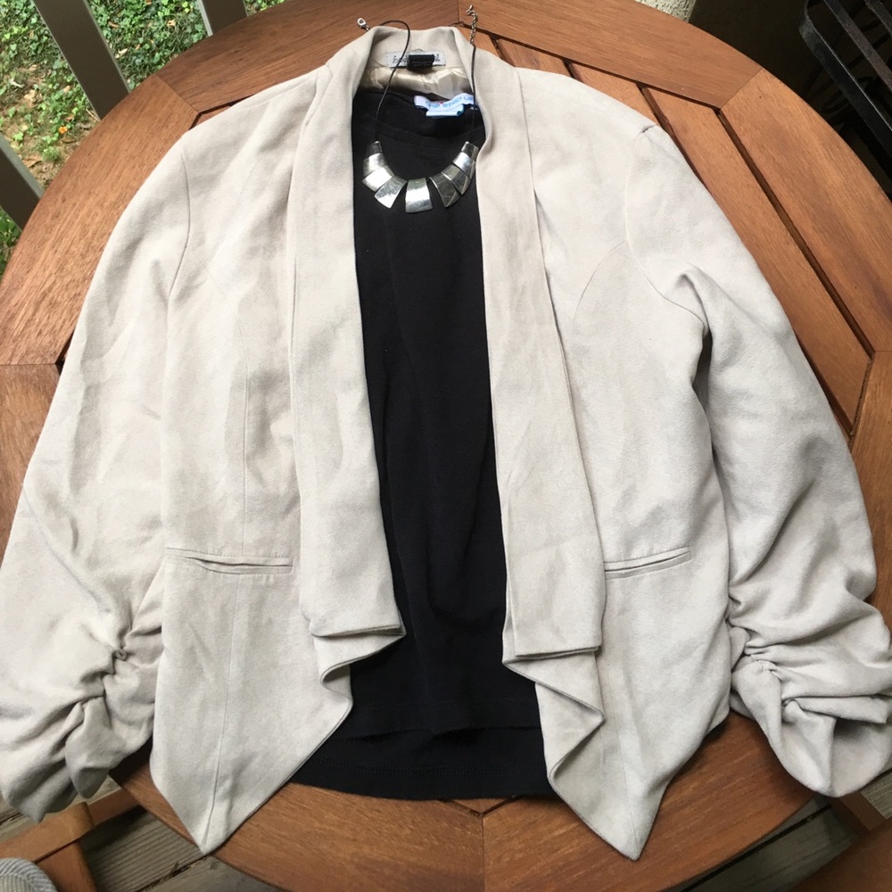 Small Taupe blazer with ruched sleeves.