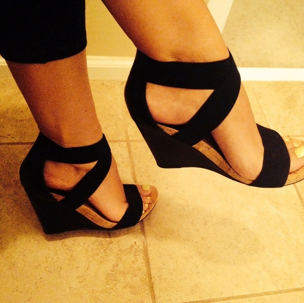 BCBG Generation wedge sandal 6.5
