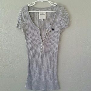 Lt grey 'vintage' short sleeved sweater