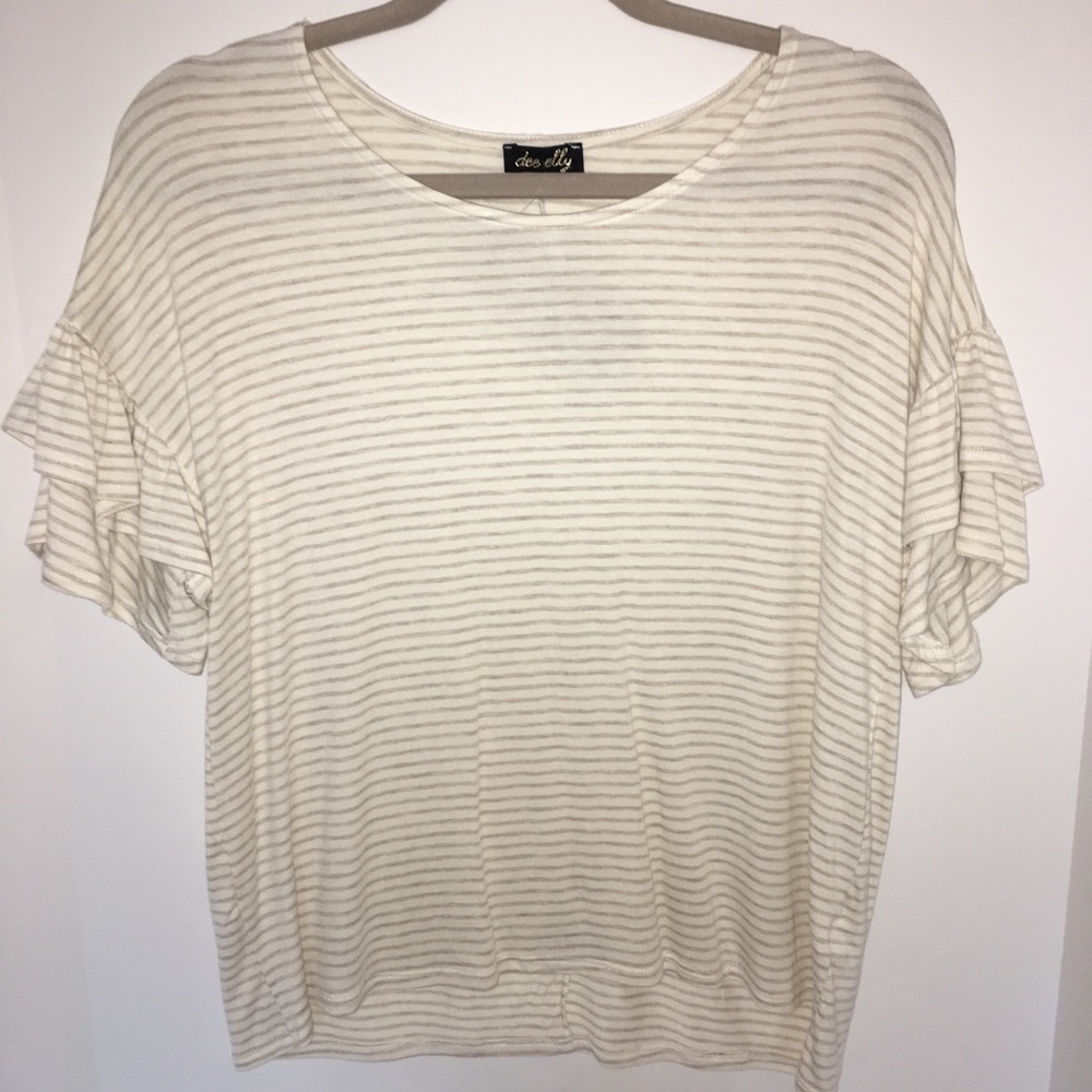 ⭐️ Ruffle Sleeve Tee Shirt ⭐️