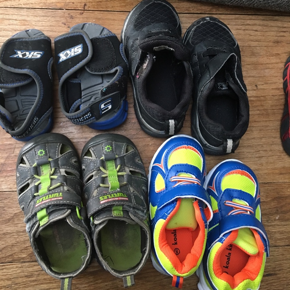 4 pairs toddler shoes