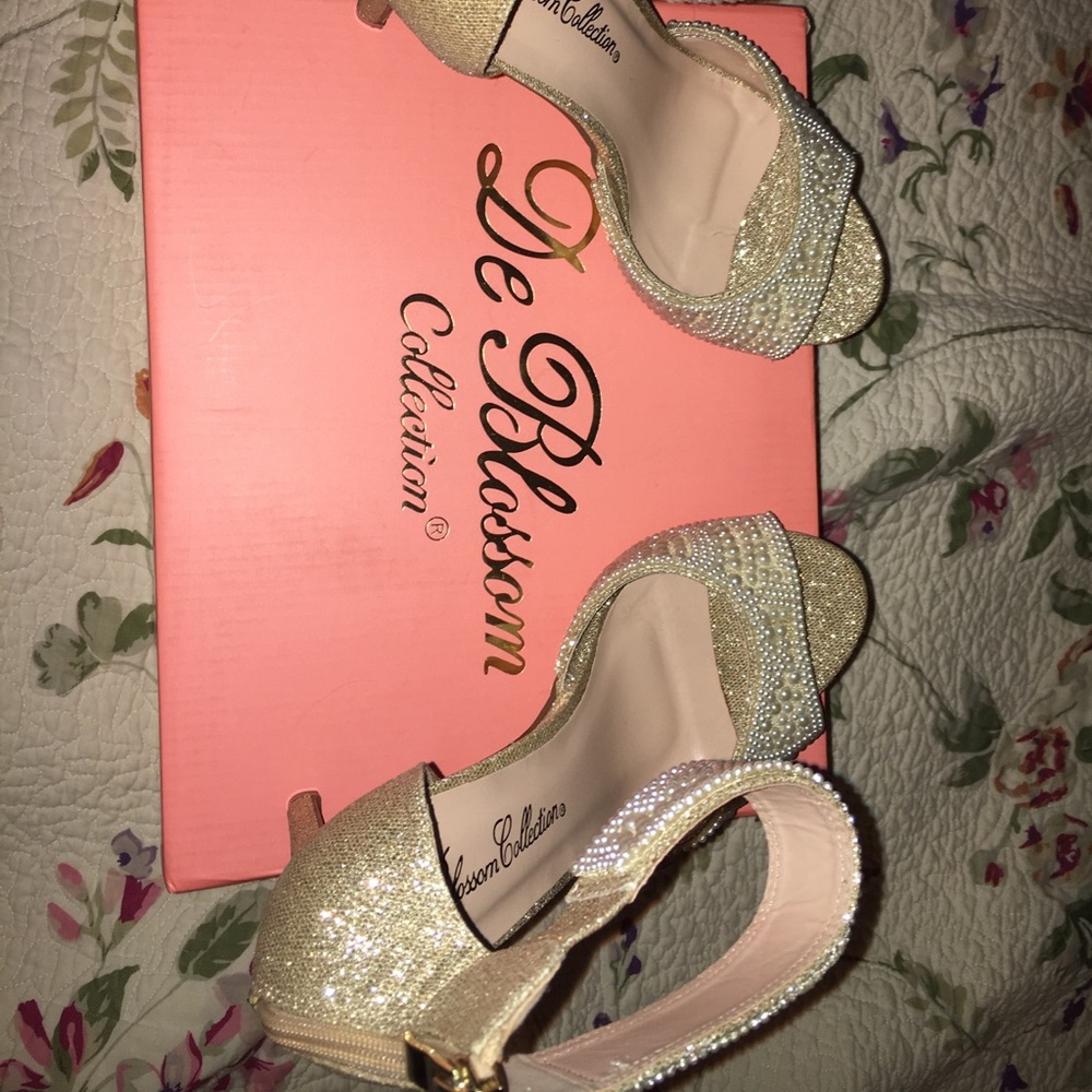 Sexy sassy 4 inch ankle strap heels - Picture 2 of 6