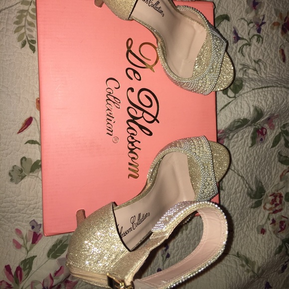 Sexy sassy 4 inch ankle strap heels - Picture 2 of 6