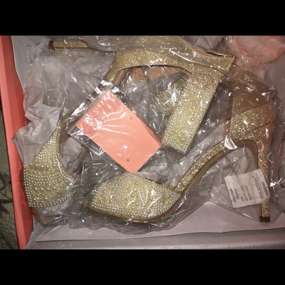 Sexy sassy 4 inch ankle strap heels - Picture 3 of 6