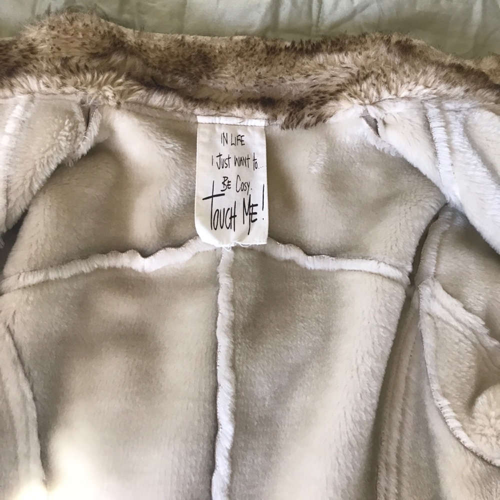 Very soft and cozy , lightweight winter coat