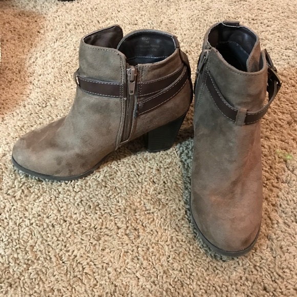 Grey and brown booties! - Picture 1 of 3