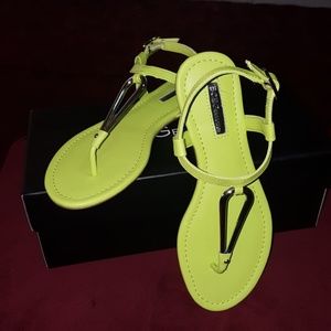 🔥Hot BCBG sandals 🔥