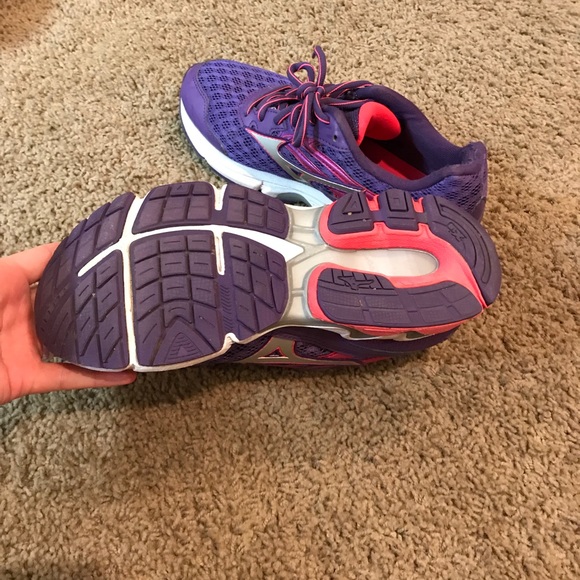 Mizuno Tennis Shoes - Picture 3 of 5