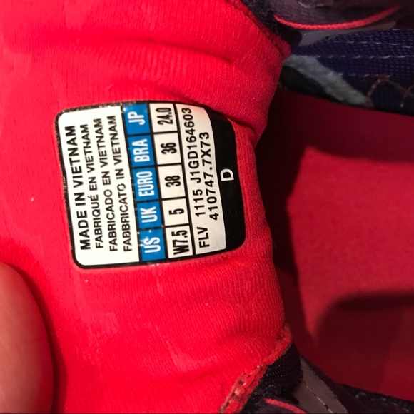 Mizuno Tennis Shoes - Picture 4 of 5