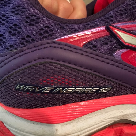 Mizuno Tennis Shoes - Picture 5 of 5