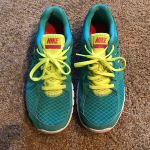 ON HOLD.  Nike Flex 2013 Running shoes size 8.