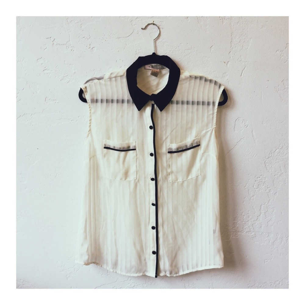 Transparent flowy sleeveless blouse.