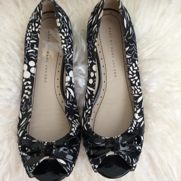 Marc Jacobs super cute peep 👀 and flats. - Picture 2 of 8