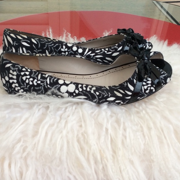 Marc Jacobs super cute peep 👀 and flats. - Picture 4 of 8