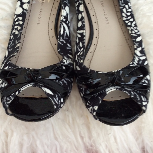 Marc Jacobs super cute peep 👀 and flats. - Picture 7 of 8