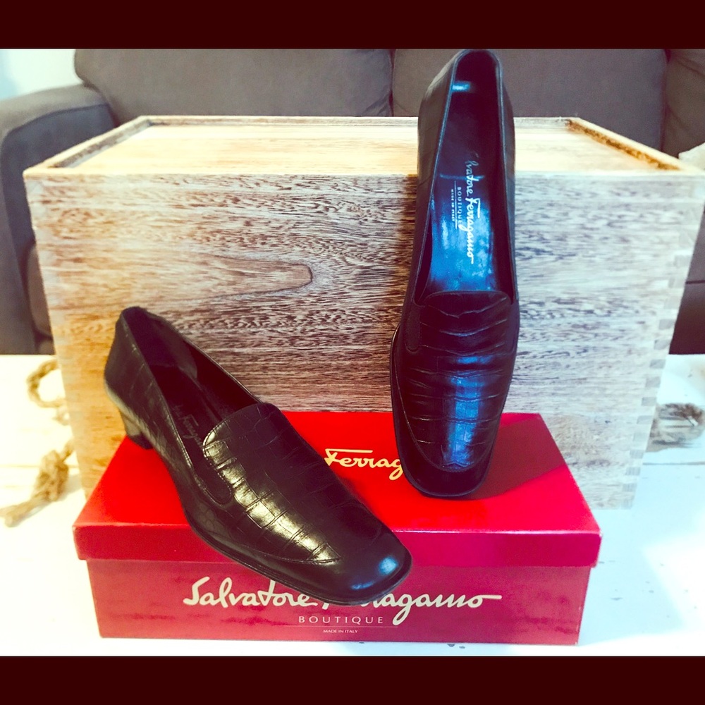 Salvatore Ferragamo Gerry Crocodile
Size 8 1/2