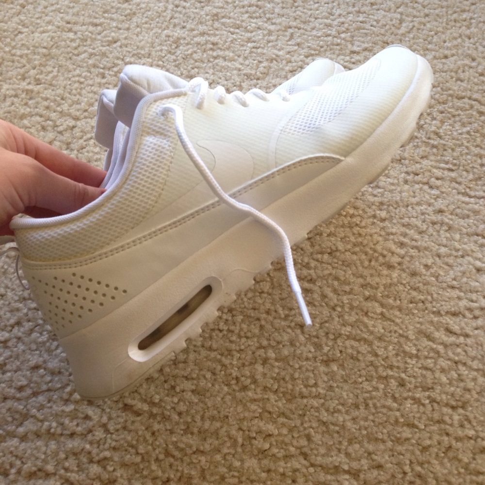 White Nike Air Max Thea Size 8.5